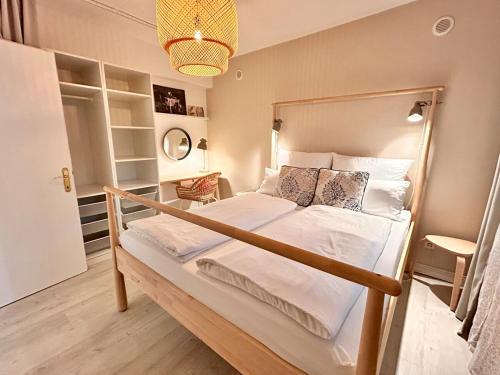 Appartement GARTEN byTILLY - Gartenwohnung mit Terrasse - in den Hügeln über Velden - idyllische Waldrandlage - 3 Autominuten ins Zentrum und zum Wörthersee - Carportparkplatz - Waschmaschine & Trockner - Smart TV - WLAN