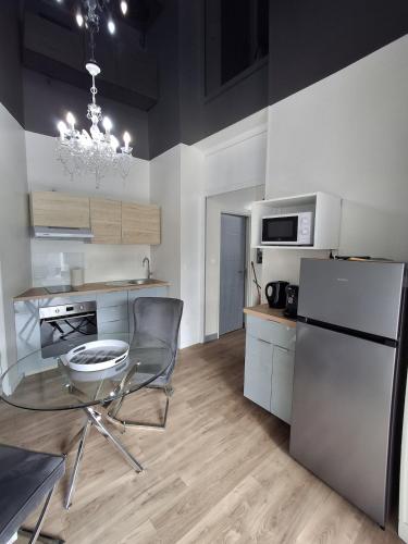 La discrete romantique, appartement avec jacuzzi in Charavines