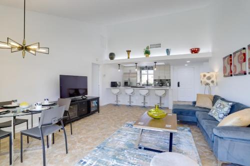 Palm Desert Condo with Community Pool and Views! in Palm Desert, USA