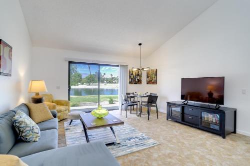 Palm Desert Condo with Community Pool and Views!, Palm Desert