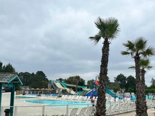Aquapark, MH 414 SAMBA 3chambres et 1salle de bain dans camping 4 étoiles (MH 414 SAMBA 3chambres et 1salle de bain dans camping 4 etoiles) in St Julien En Born