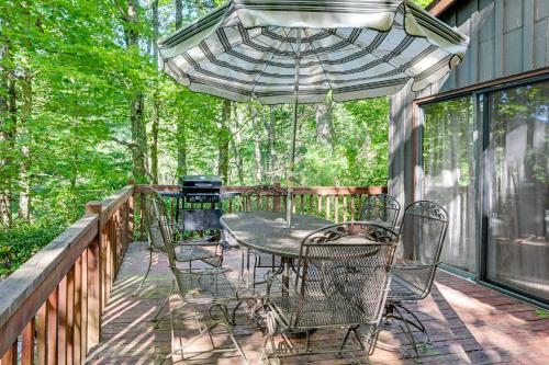 Idyllic Sky Valley Home with Pool and Hot Tub Access! in Dillard, USA