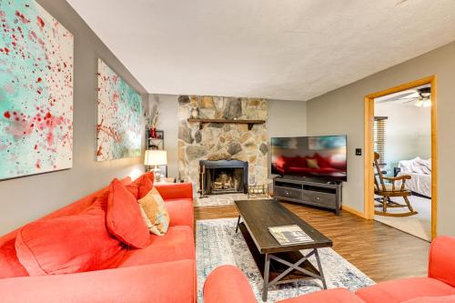 Idyllic Sky Valley Home with Pool and Hot Tub Access! in Dillard, USA