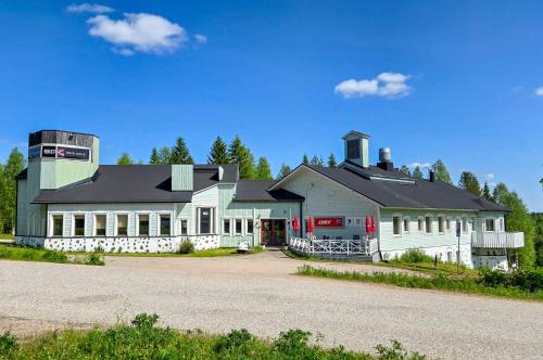 . Hotel Ukkis & Safaris - A self-service hotel