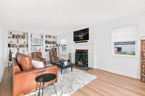 Fire pit ~ Game Room ~ near NYC ~ Modern Luxury in New Rochelle, USA