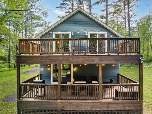 Nature Getaway - Creek, Firepit, Deck, Privacy - Delaware River in 傑維斯港