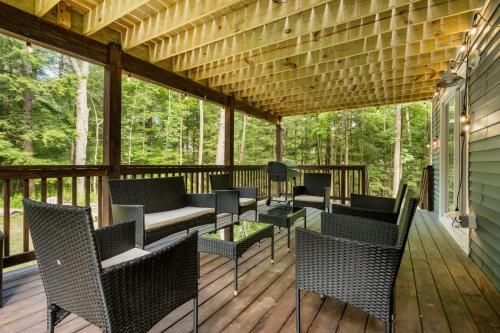 Nature Getaway - Creek, Firepit, Deck, Privacy - Delaware River in 傑維斯港