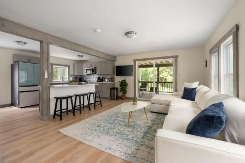 Nature Getaway - Creek, Firepit, Deck, Privacy - Delaware River in 傑維斯港