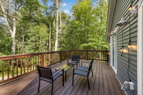 Nature Getaway - Creek, Firepit, Deck, Privacy - Delaware River in 傑維斯港
