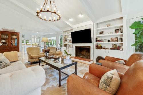 Sunny Pointe home - image 11