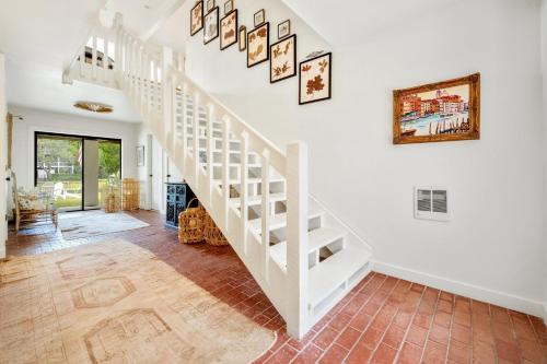 Sunny Pointe home - image 14