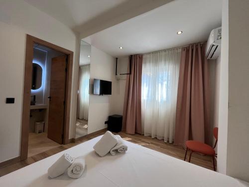 Rooms&Go by LAtic Hotel de charme Castillo de San Fernando