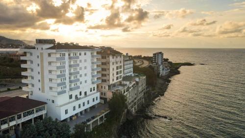 Venesia Otel, Arsin