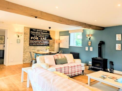 South Cotswolds cottage in Dauntsey