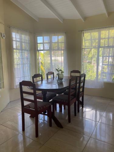 Hibiscus Apartment in Corinth