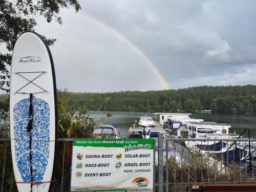 Hausboot Rollyboot- feste Unterkunft am Steg in Joachimsthal, Deutschland
