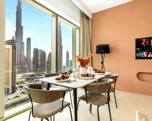 Stunning Two-Bedroom Apartment with Skyline View & walk to Dubai Mall by TerraHome, Dubaï