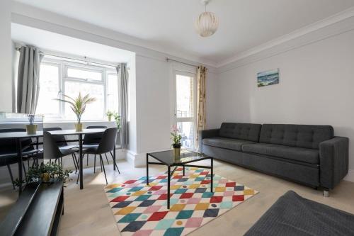 Apartment just 10mins walk from the Shard!