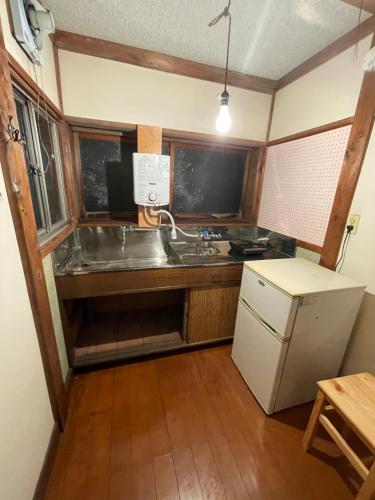 주방, Japanese Tiger and Dragon Room For-R Funakoshi 2 Share House in 나쓰시마
