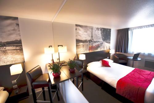 Guestroom, Hotel Pavillon des Gatines in Plaisir