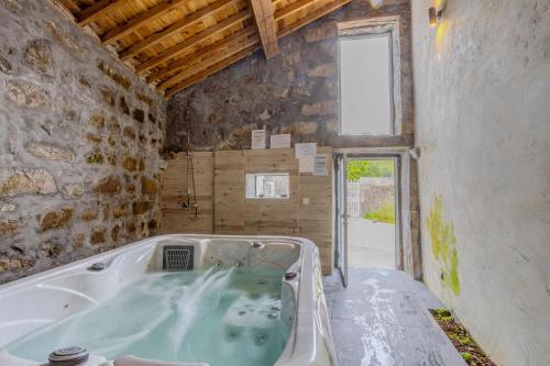 Casa Pyrrhula Murina - Private Jacuzzi in นอร์เดสเต