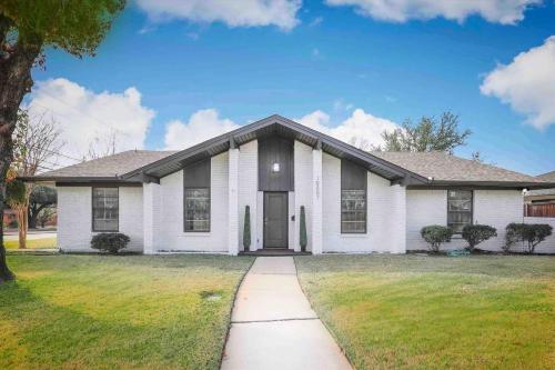 5 STAR House - Chic Mid-Century Modern Luxury Home, Dallas