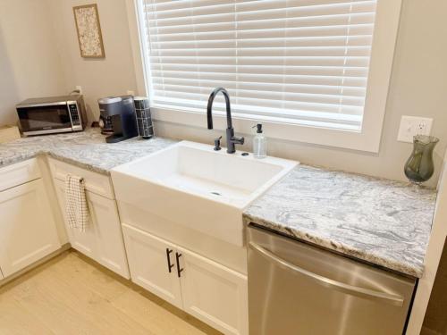 Konyha, 2Bd Twilight Retreat near Silos, Clemson & Greenville in Easley (Dél-Karolina)