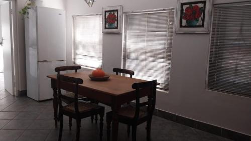 Kubai Dubai in พอร์เตอร์วิลล์