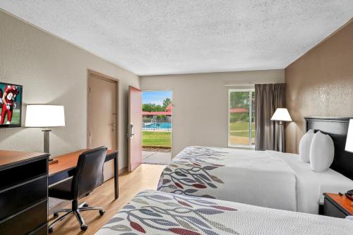 Red Roof Inn Hot Springs in Hot Springs