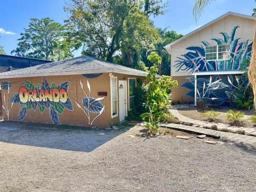 Spacious Lakefront House with Pool, Hottub, & Boating in Orlando, USA