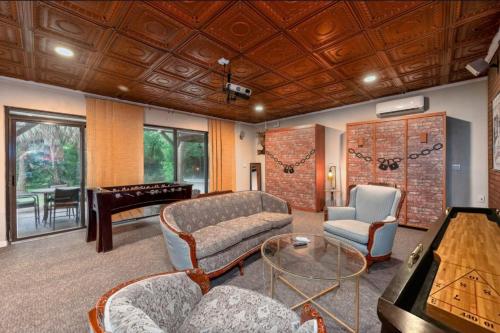 Themed Speak Easy with Pool, Hot Tub, & Lake in Orlando West