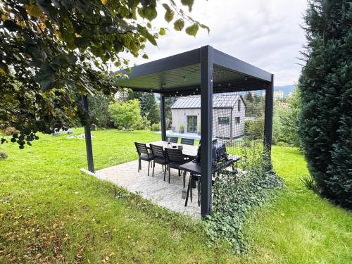 A szálláshely kívülről, Tiny House Ještěd (Tiny House Jested) in Vesec