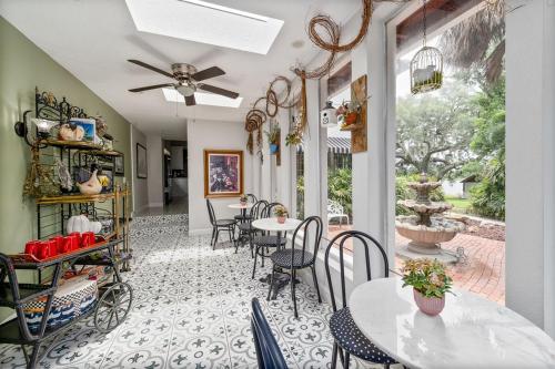 6 Bedroom Historic Home in Orlando nyugat