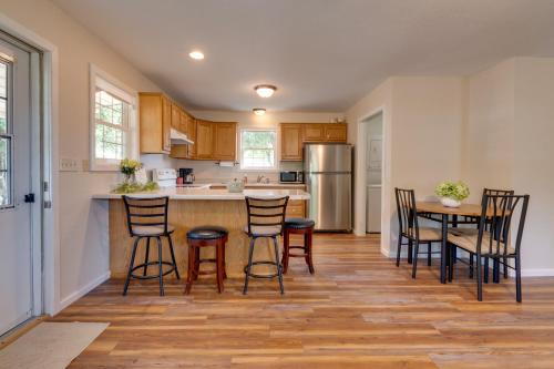 9 Mi to Effingham Pet-Friendly Rural Escape in Montrose (IL)