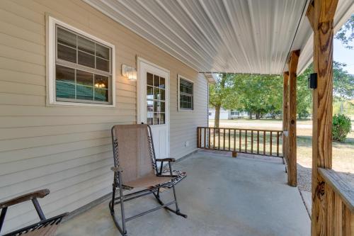 9 Mi to Effingham Pet-Friendly Rural Escape in Montrose (IL)