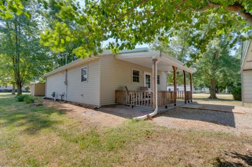9 Mi to Effingham Pet-Friendly Rural Escape in Montrose (IL)