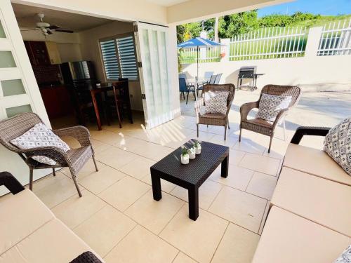 5BR 4BA Boquerón Retreat with Pool & Generator (5BR 4BA Boqueron Retreat with Pool & Generator) in โบเกรอน