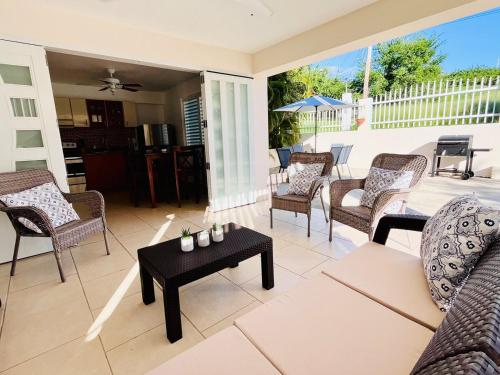 5BR 4BA Boquerón Retreat with Pool & Generator (5BR 4BA Boqueron Retreat with Pool & Generator) in โบเกรอน