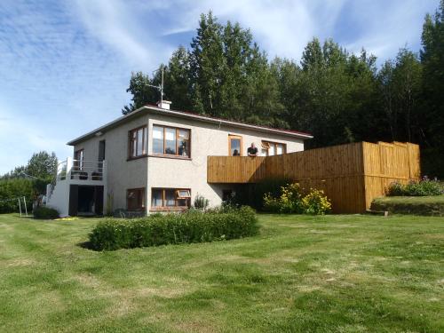 Vestabils, Guesthouse Hvitafell in Laugara