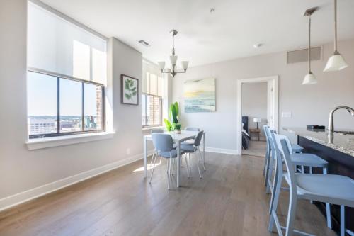 2B 2BA Luxury Downtown Suite Rooftop Deck & Gym in Baltimore, USA