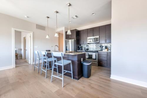 2B 2BA Luxury Downtown Suite Rooftop Deck & Gym in Baltimore, USA