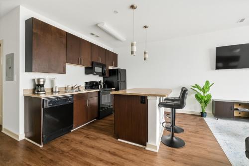 Bright Mid-Rise Studio King Comfort 2y5 near กู๊ดพีเพิลบริววิงคอมพานี