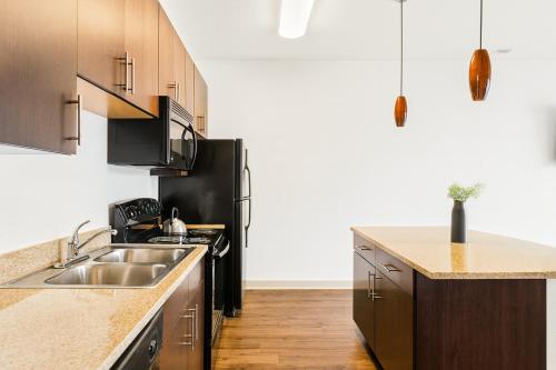 Bright Mid-Rise Studio King Comfort 2y5 near กู๊ดพีเพิลบริววิงคอมพานี