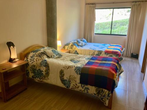 Casa de Campo, chimi, jardin, terraza, montanas, cerca termales, reserva con anticipo in Guasca