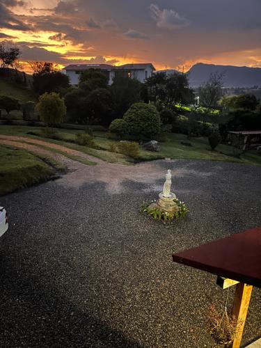 Casa de Campo, chimi, jardin, terraza, montanas, cerca termales, reserva con anticipo in Guasca