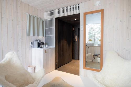 Arctic TreeHouse Hotel - image 14