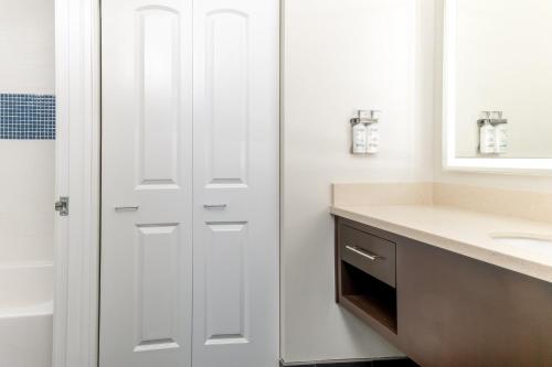 Staybridge Suites Denver - Central Park an IHG Hotel - image 7