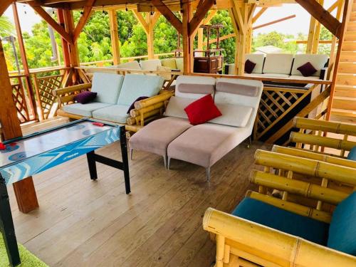 Sol & Miel in Sabana Basora