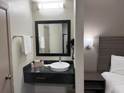 Red Roof Inn Austin - Round Rock - main image