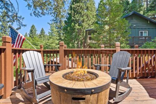 Sugar Pine cabin in the woods King bed Fire pit in Oakhurst